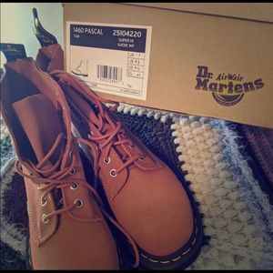 Doc Martins BNIB Pascal brown 8